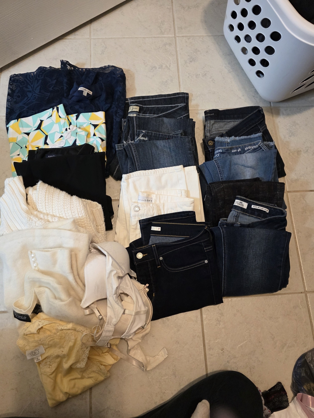 Lot Of Women's Clothes 16 Pieces Jeans Bras Dresses Sweaters Mostly Small Sizes